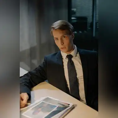 邓荻新